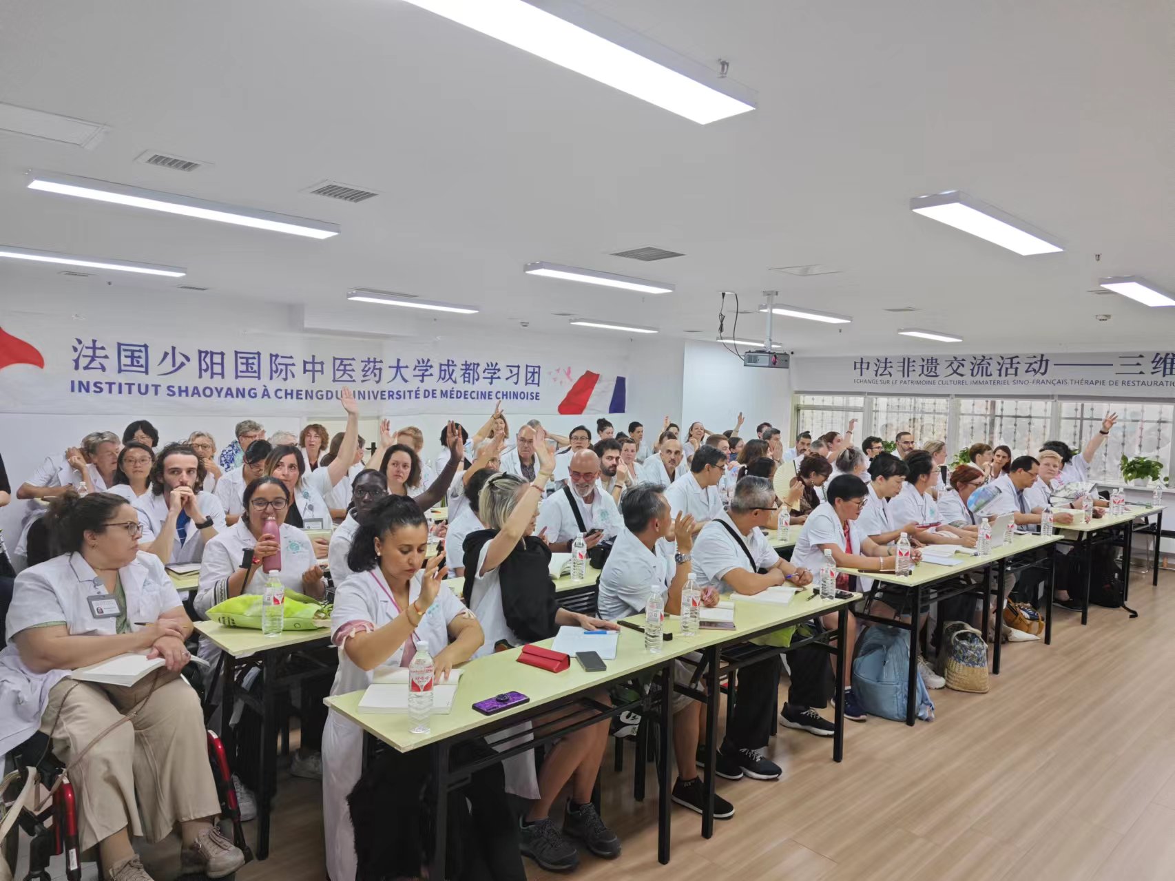 法国学员来我校学习